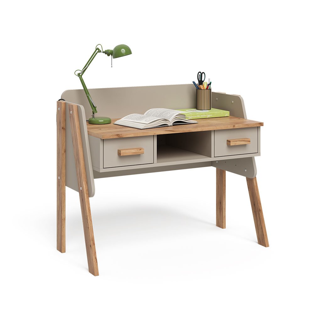 Schreibtisch in Cashmere/Artisan auf weißem Hintergrund mit dekorativen Elementen
