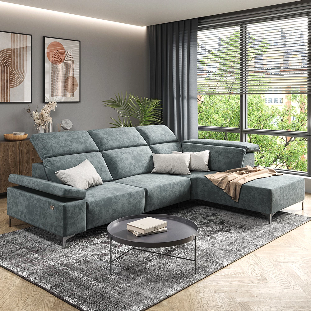 Sofa L Form in Grau, dargestellt im Ambiente mit Dekoration