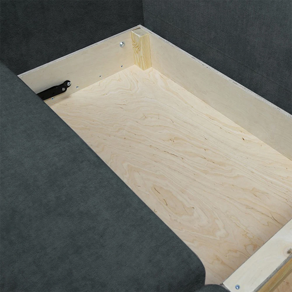 Nahaufnahme von Sofa in Anthrazit, zeigt Design- und Oberflächendetails