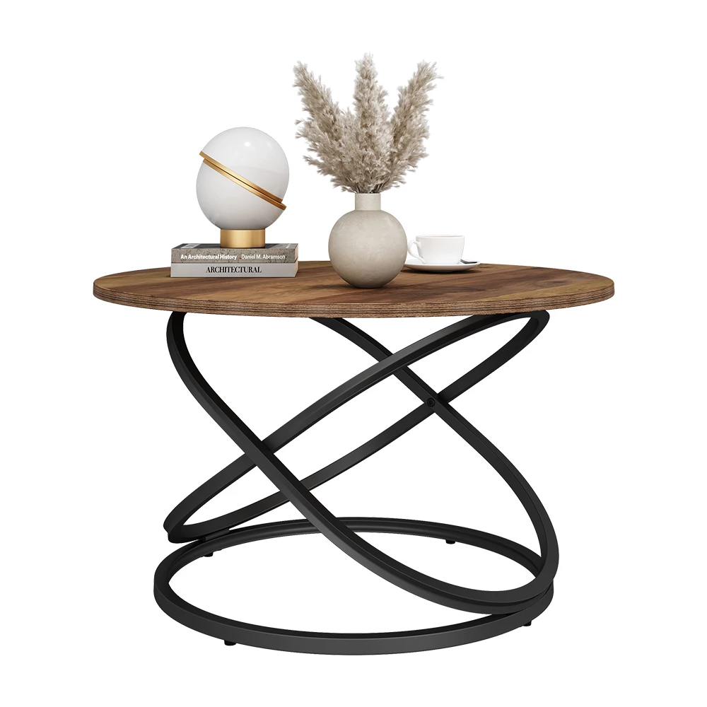 Table basse en Bois sur fond blanc avec des éléments décoratifs