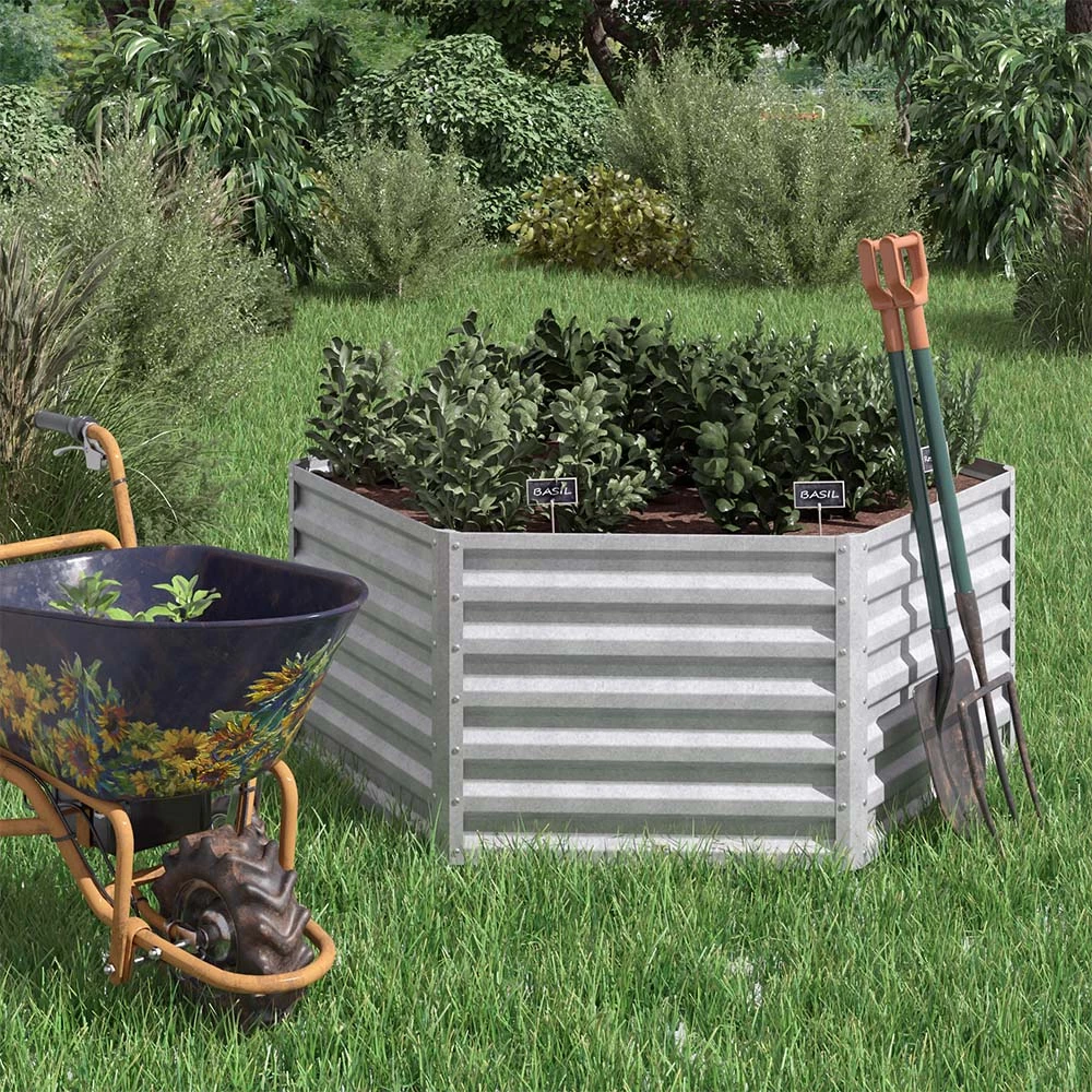 Hochbeet in Silber, dargestellt im Ambiente mit Dekoration