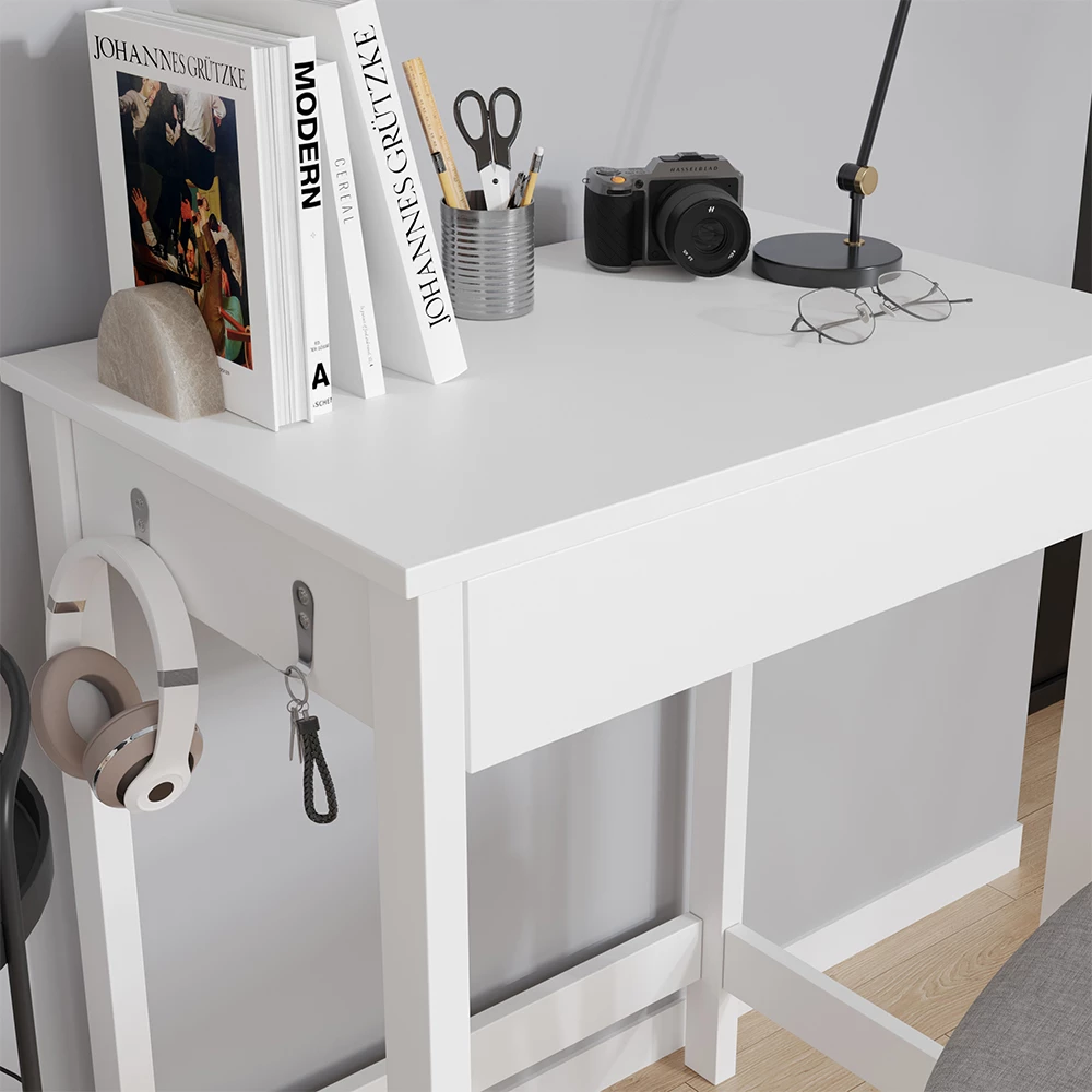 Close-up of Secretária in Branco, showing texture/details