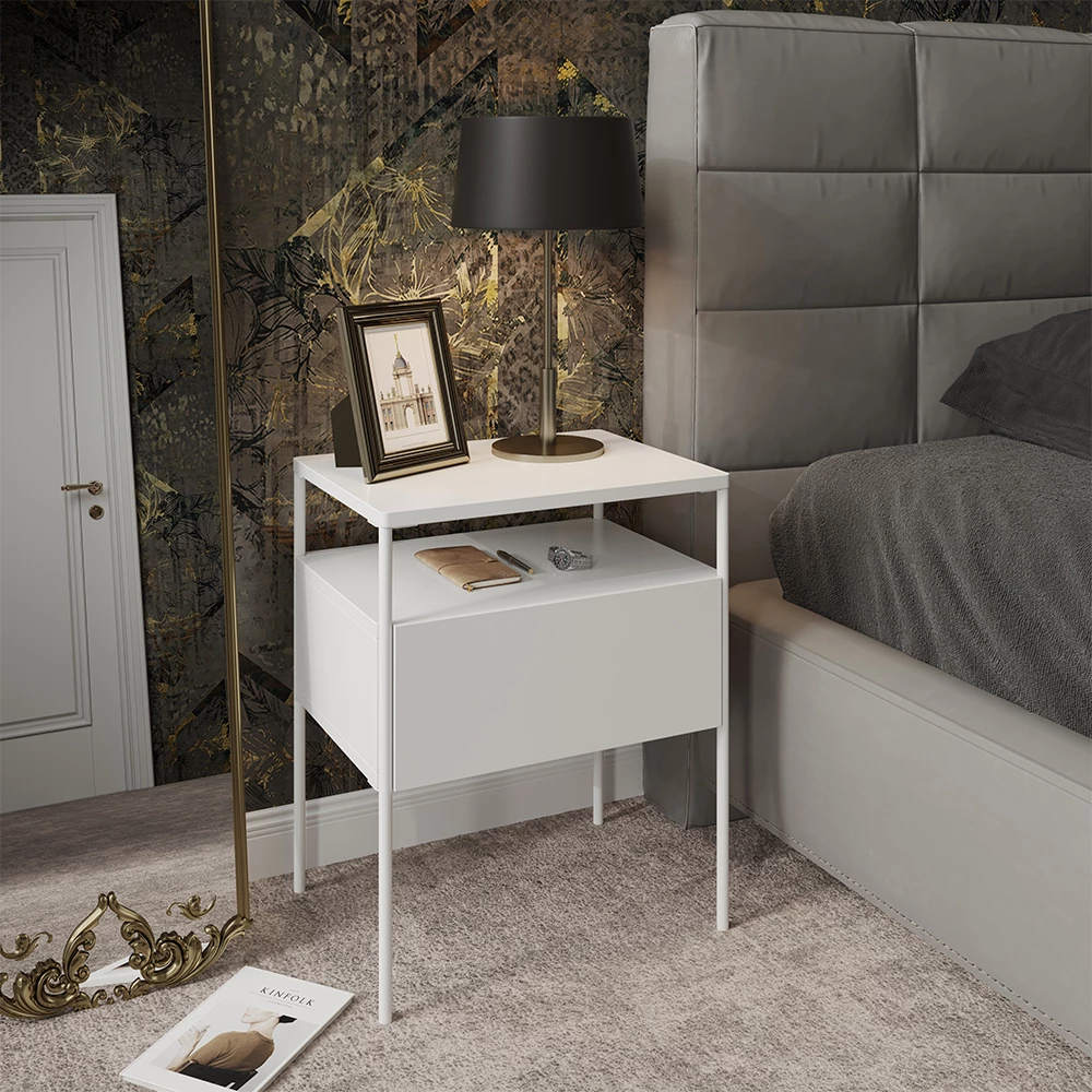 Nachttisch in Weiß auf weißem Hintergrund