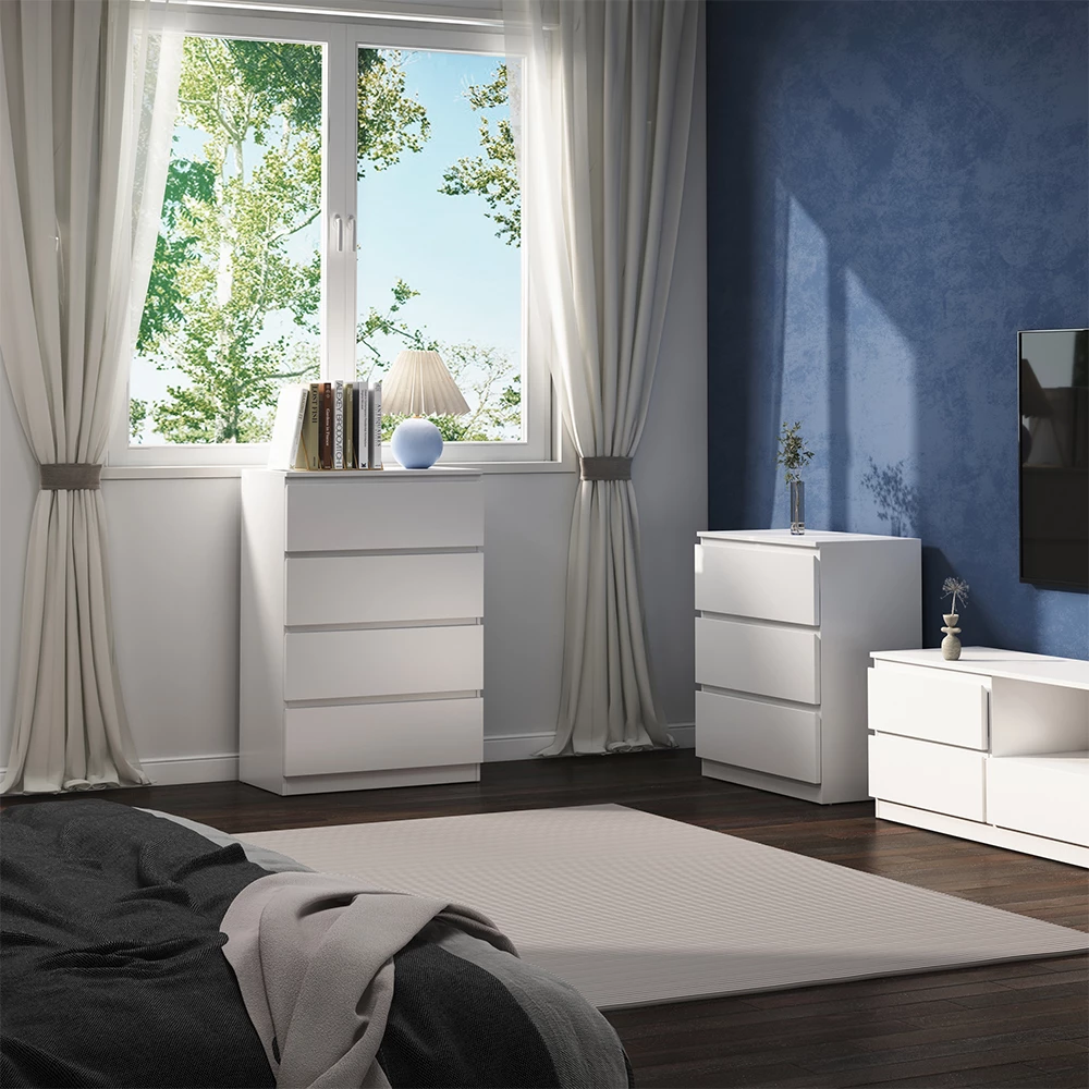 Kommode in Weiß, dargestellt im Ambiente mit Dekoration