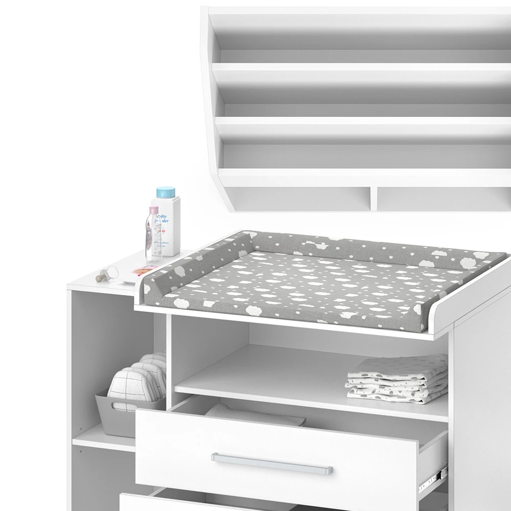 Nahaufnahme von Kinderzimmer-Set in Weiß, zeigt Design- und Oberflächendetails