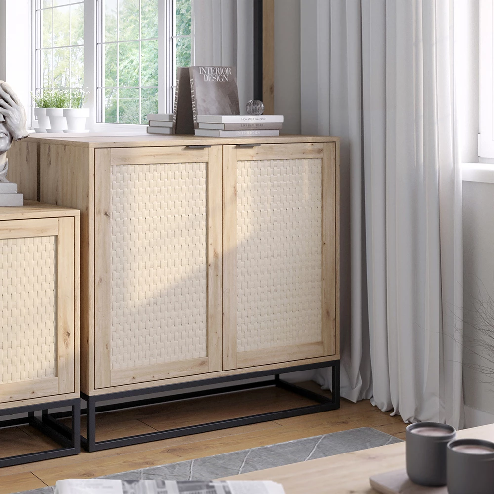 Kommode in Braun, dargestellt im Ambiente mit Dekoration