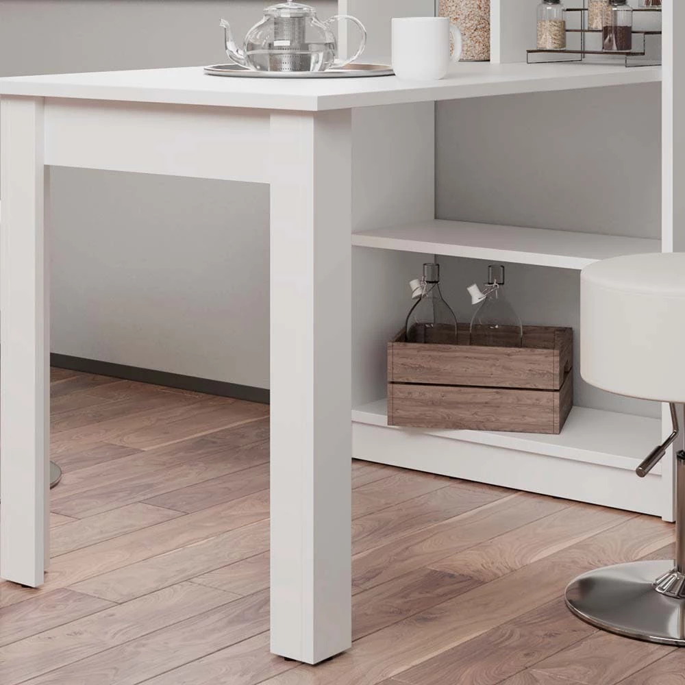 Nahaufnahme von Esstisch in Weiß, zeigt Textur/Details