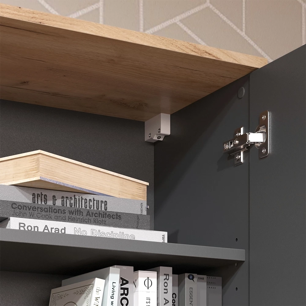 Nahaufnahme von Hängeschrank in Anthrazit, zeigt Textur/Details