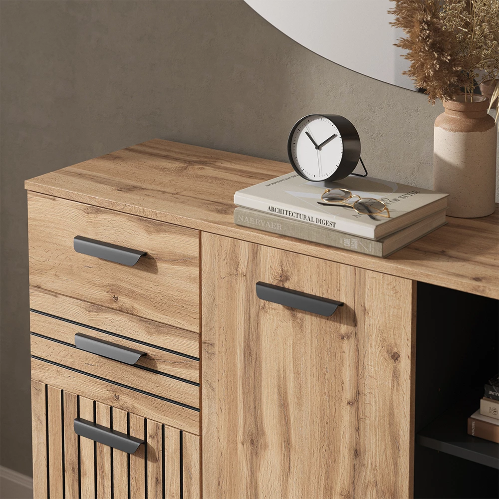 Nahaufnahme von Kommode in Braun, zeigt Textur/Details