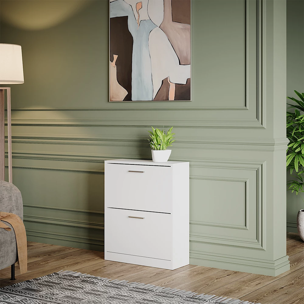 Schuhschrank in Weiß, dargestellt im Ambiente mit Dekoration