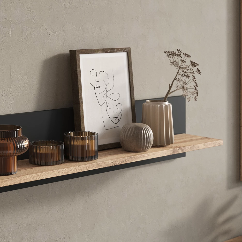 Nahaufnahme von Wandregal in Eiche Wotan, zeigt Textur/Details