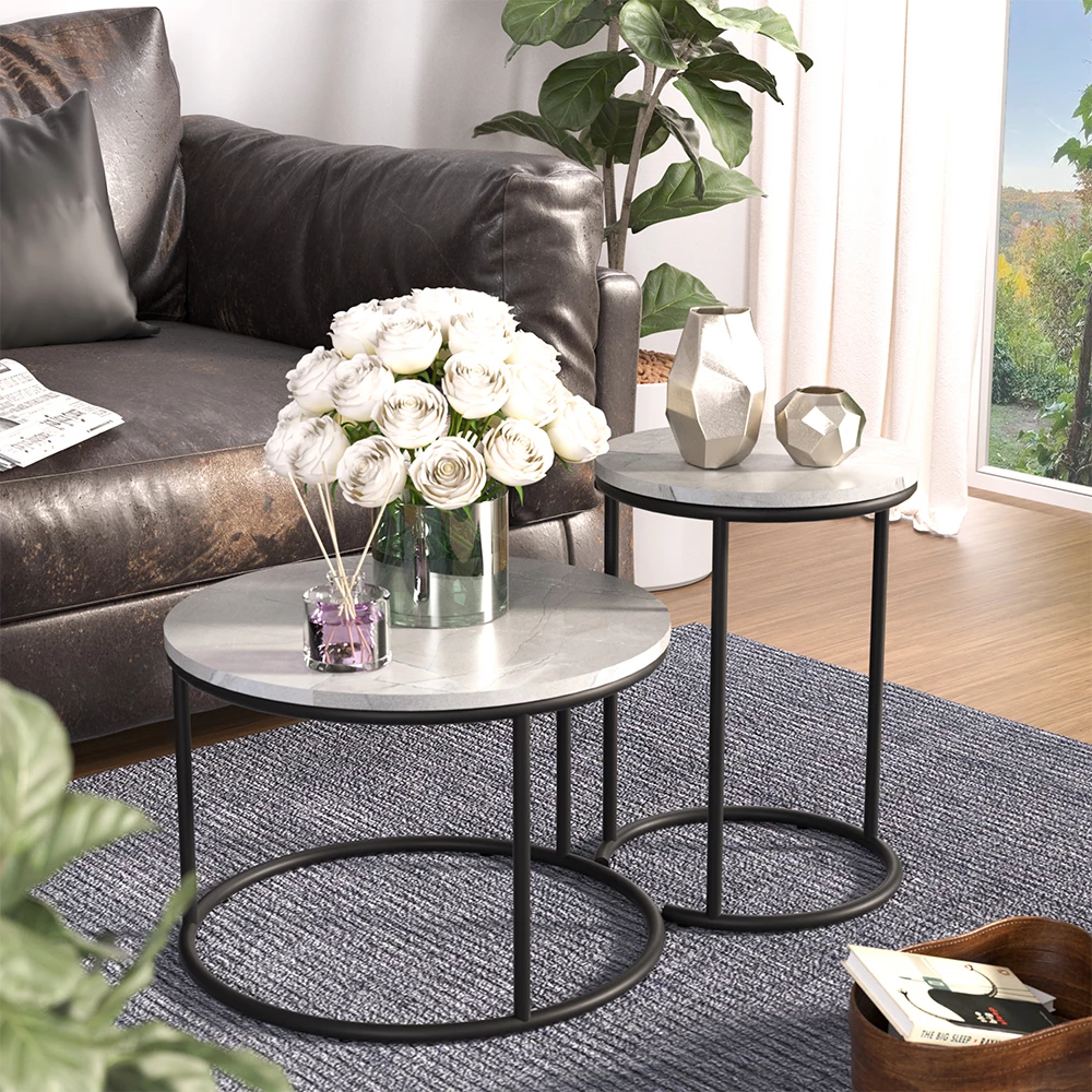 Sada konferenčních stolků v barvě Bílý mramor na bílém pozadí s dekorativními prvky