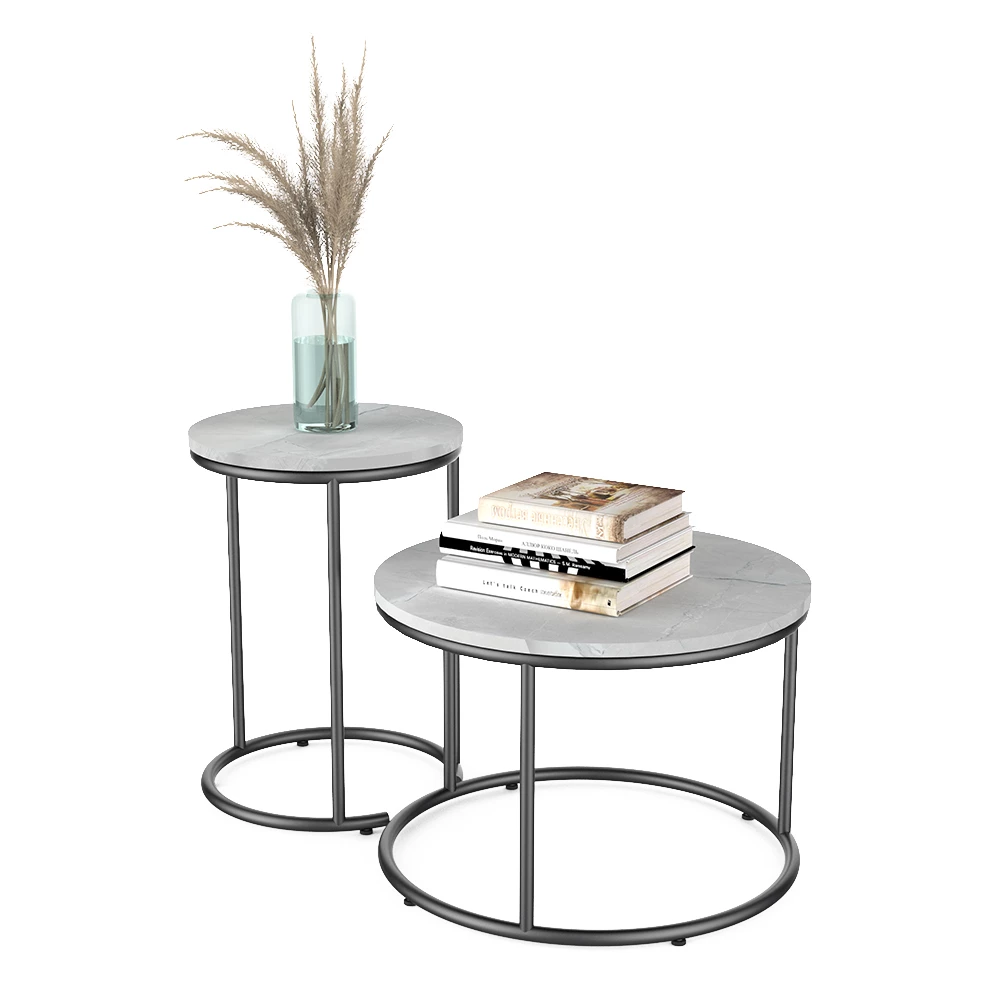 Salontafel set in Wit marmer op een witte achtergrond met decoratieve elementen