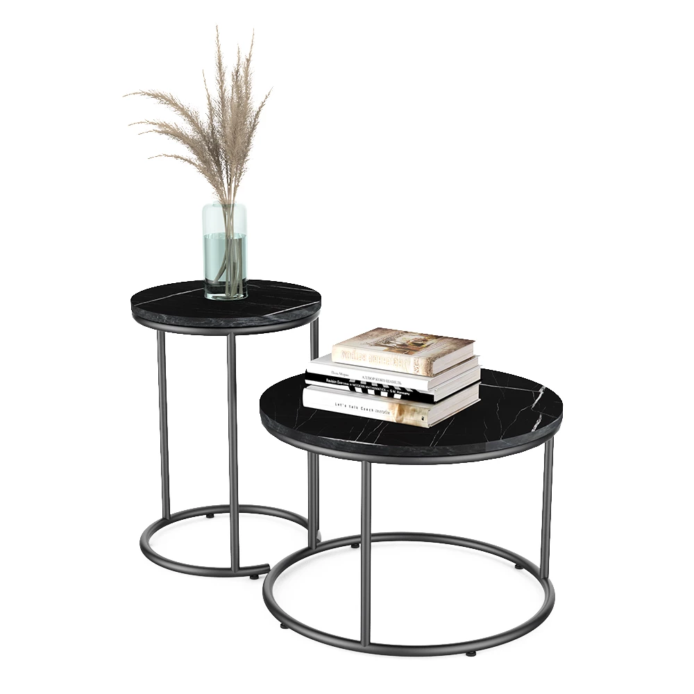 Couchtisch-Set in Schwarzer Marmor auf weißem Hintergrund mit dekorativen Elementen