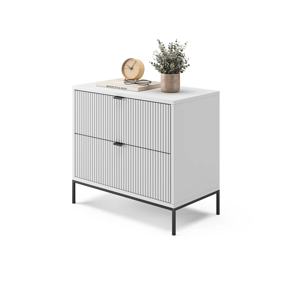 Nachttisch in Weiß auf weißem Hintergrund mit dekorativen Elementen