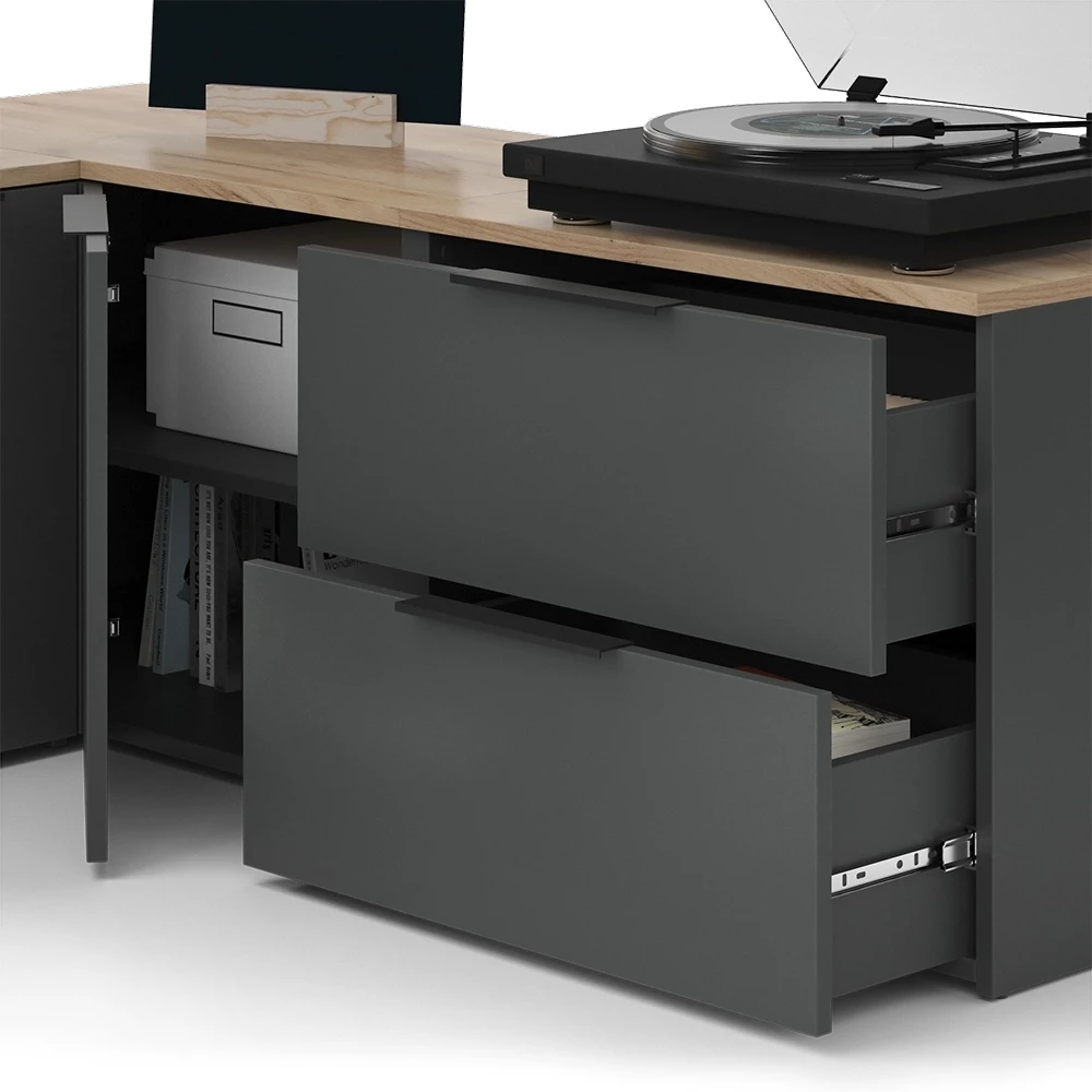 Nahaufnahme von Wohnwand in Anthrazit, zeigt Design- und Oberflächendetails