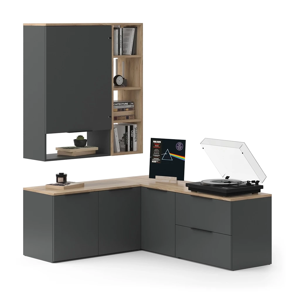 Wohnwand in Anthrazit auf weißem Hintergrund mit dekorativen Elementen