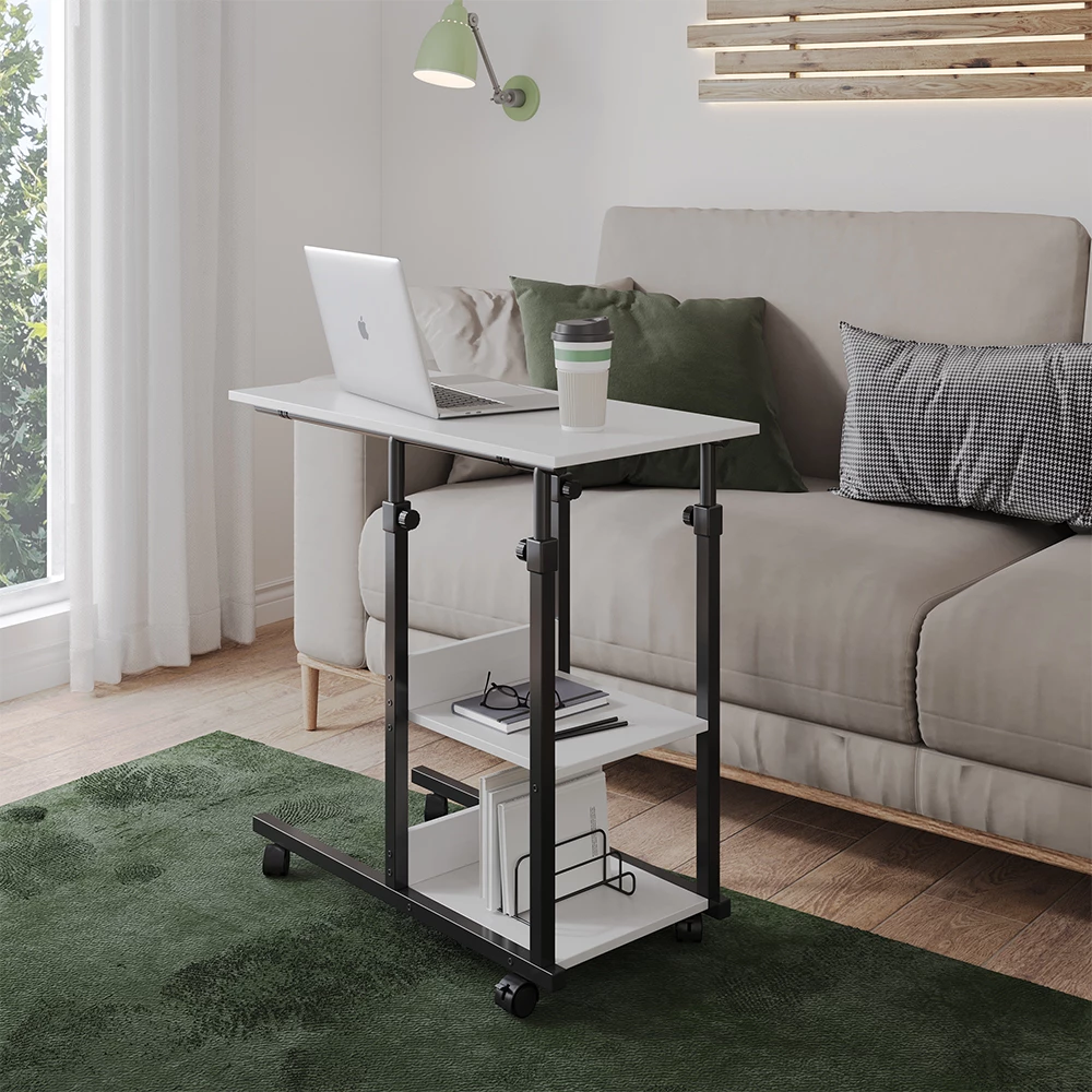 Stubentisch  in Weiß auf weißem Hintergrund mit dekorativen Elementen