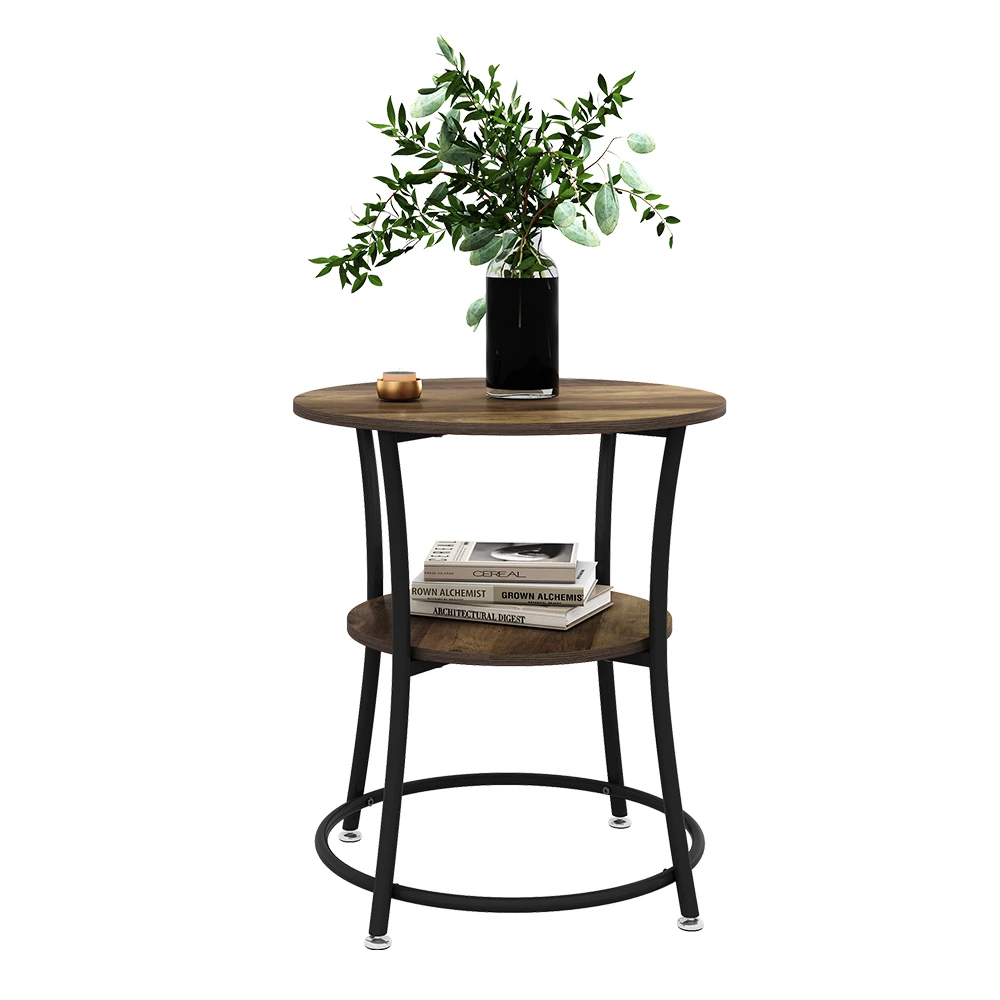 Salontafel in Antiek hout op een witte achtergrond met decoratieve elementen