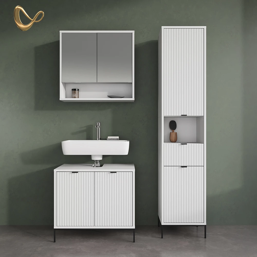 Badmöbel-Set in Weiß, dargestellt im Ambiente und auf weißem Hintergrund