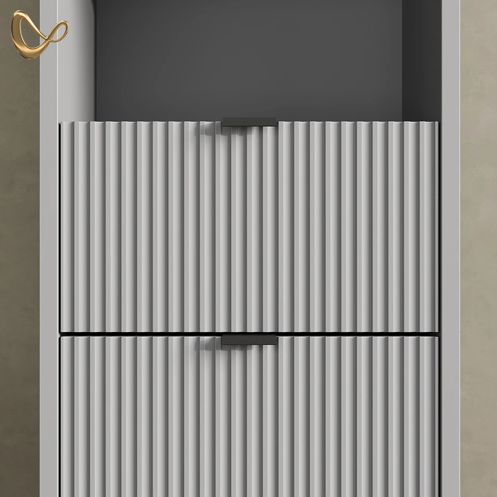 Nahaufnahme von Badmöbel-Set in Grau, zeigt Design- und Oberflächendetails