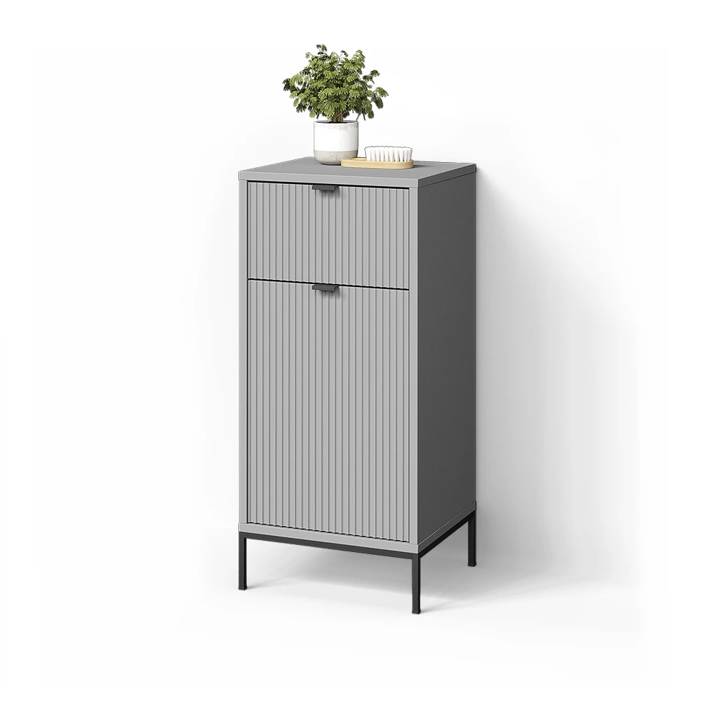 Badschrank in Grau auf weißem Hintergrund