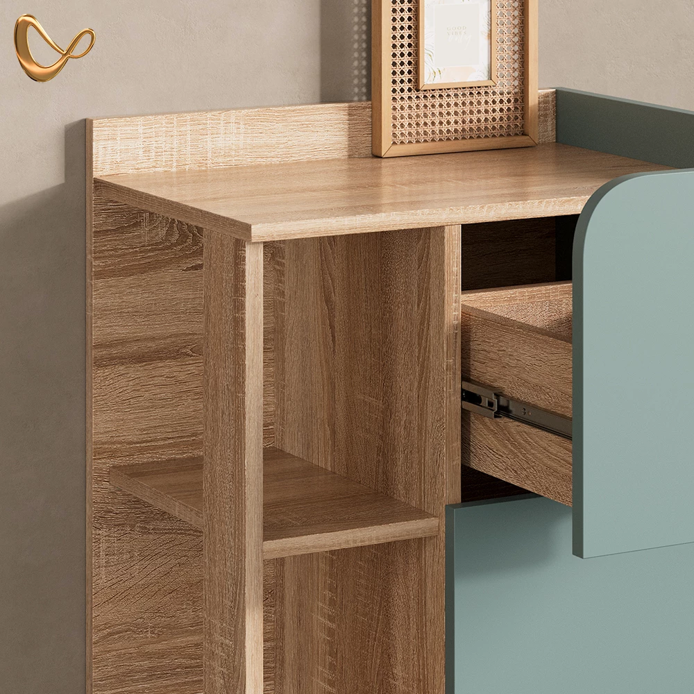 Nahaufnahme von Badmöbel-Set in Blau-Grau, zeigt Design- und Oberflächendetails