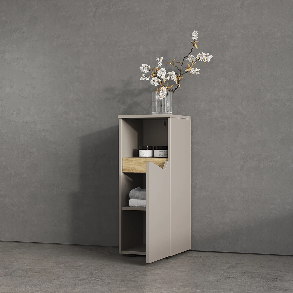 Midischrank in Greige auf weißem Hintergrund mit dekorativen Elementen