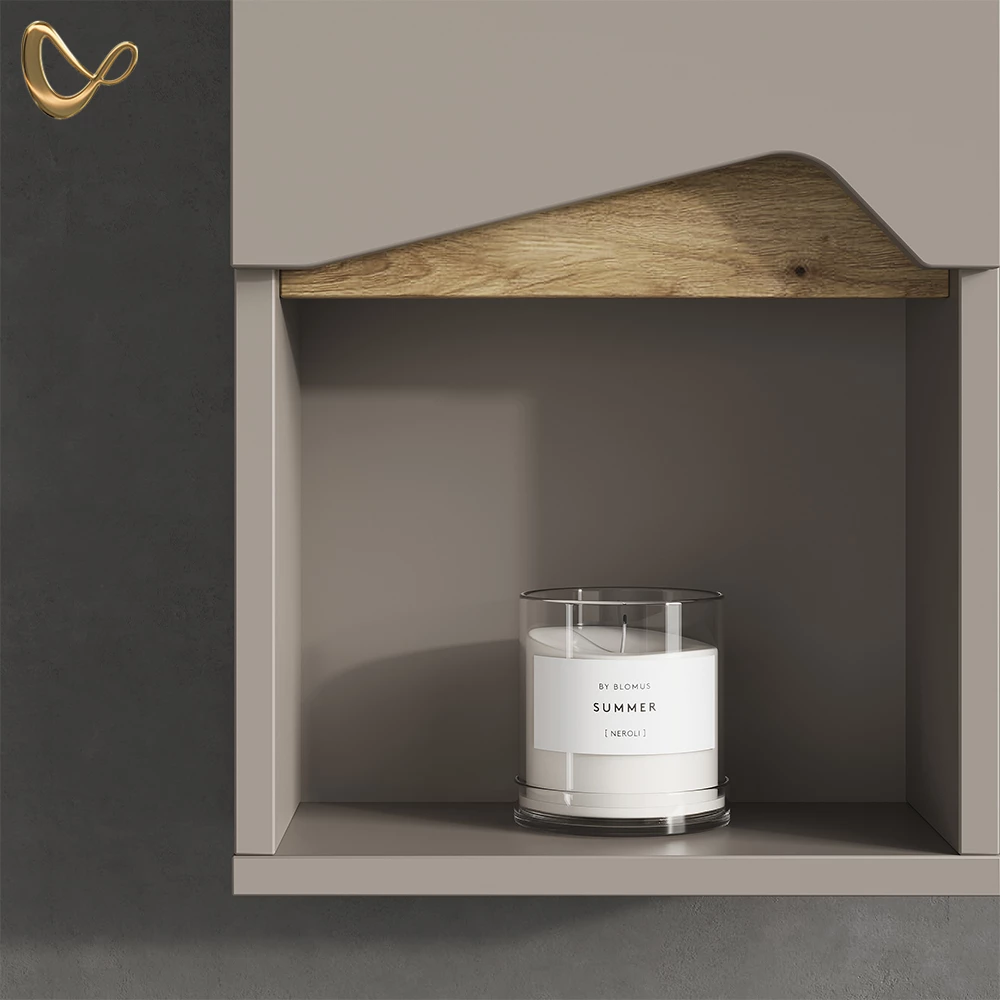 Nahaufnahme von Badschrank in Greige, zeigt Design- und Oberflächendetails