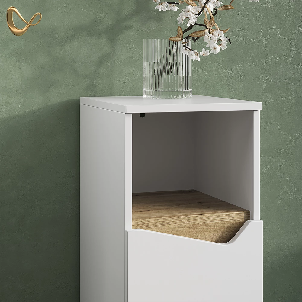 Nahaufnahme von Midischrank in Weiß, zeigt Design- und Oberflächendetails