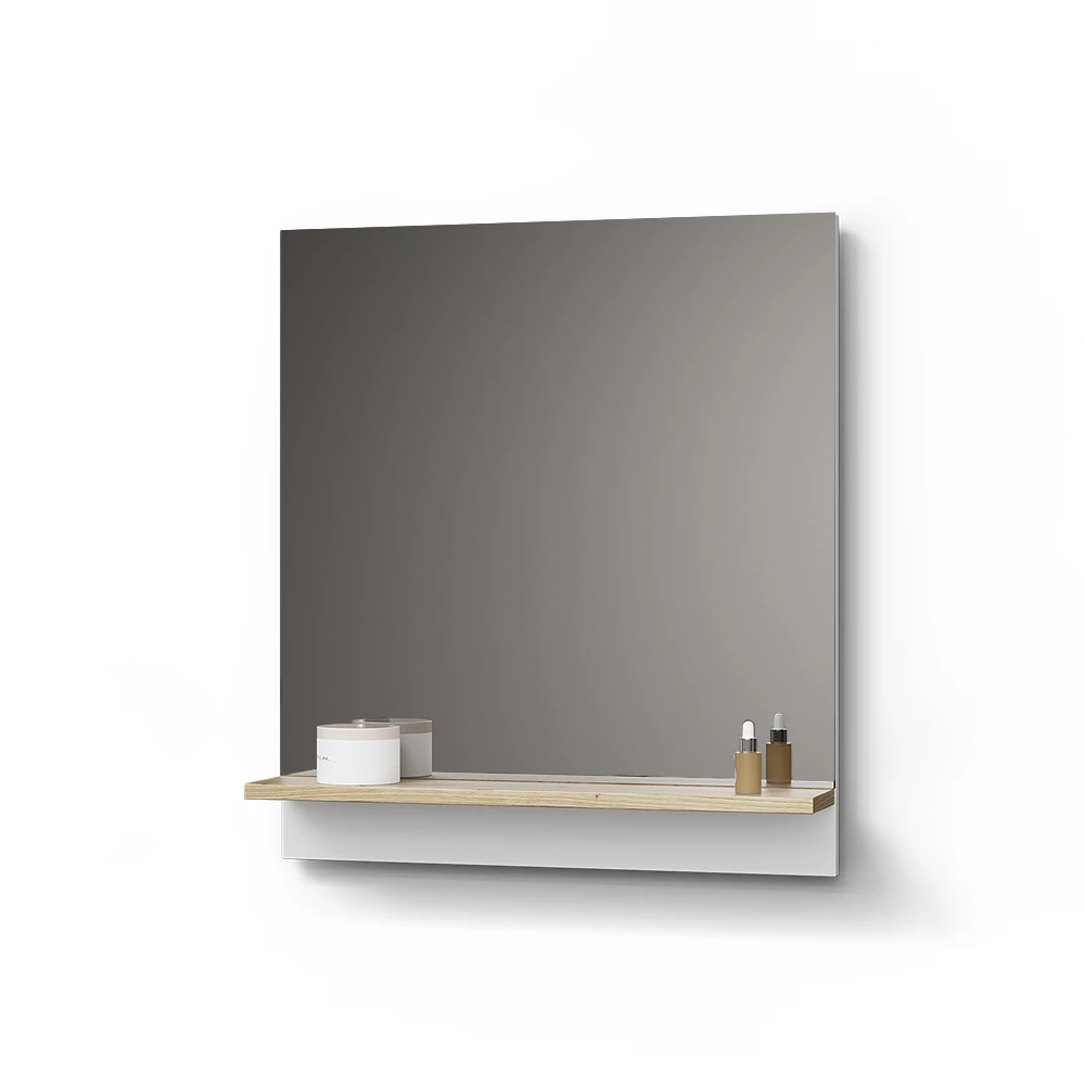 Badspiegel in Weiß auf weißem Hintergrund