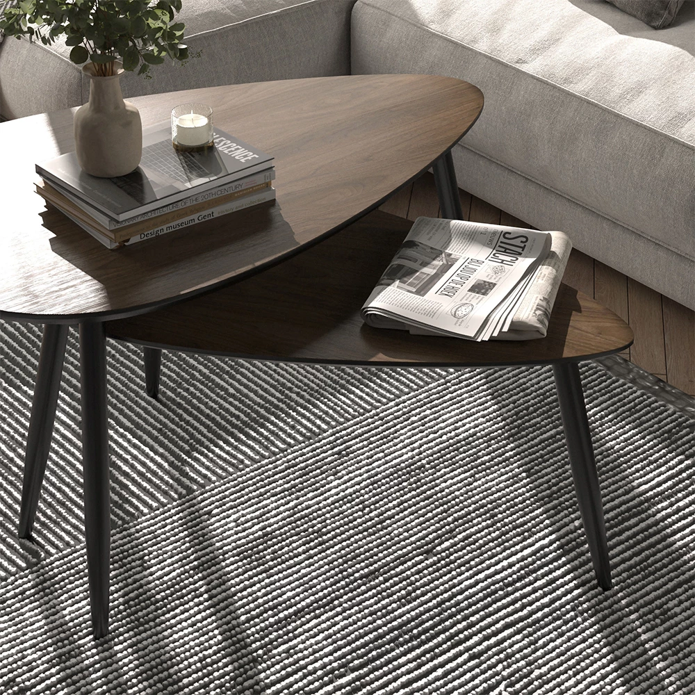 Nahaufnahme von Couchtisch-Set in Walnuss/Schwarz, zeigt Textur/Details