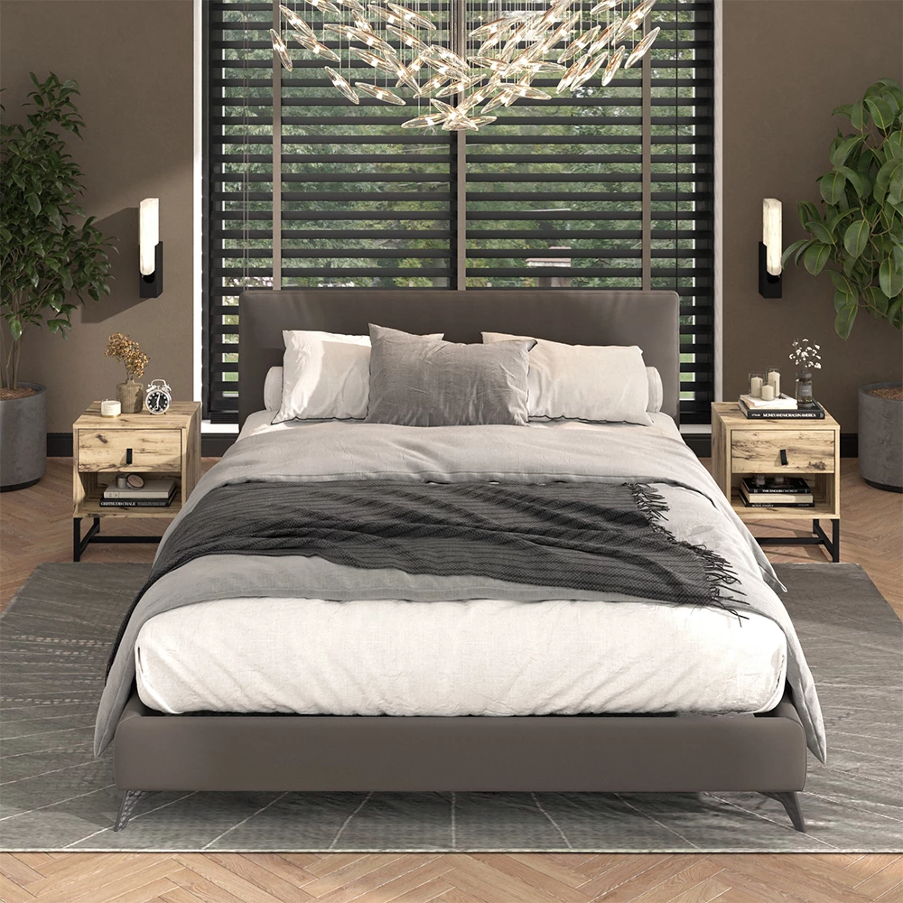 Nachttisch in Eiche, dargestellt im Ambiente mit Dekoration