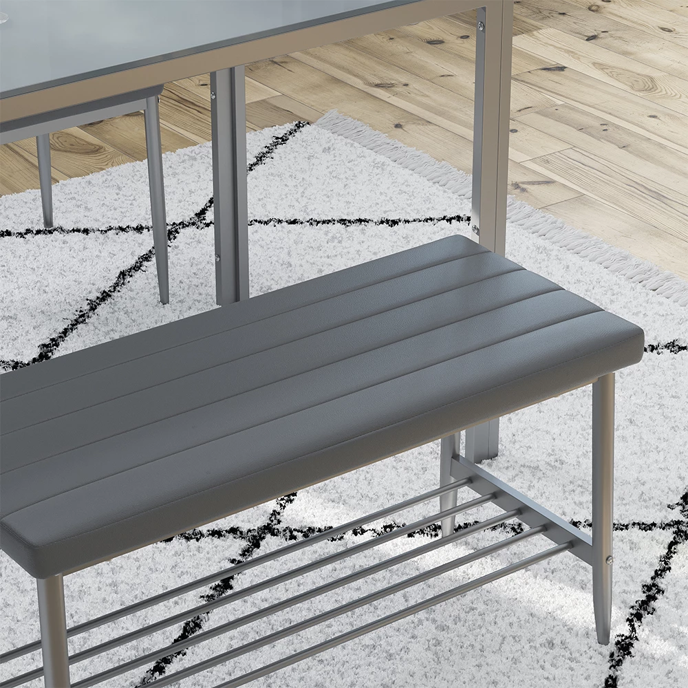 Nahaufnahme von Sitzbank  in Grau, zeigt Textur/Details