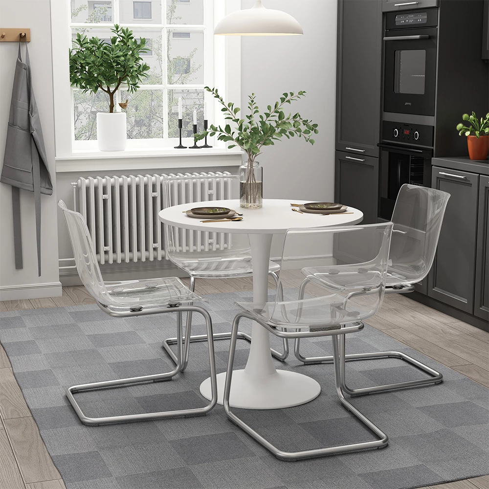 Esstisch in Weiß, dargestellt im Ambiente mit Dekoration