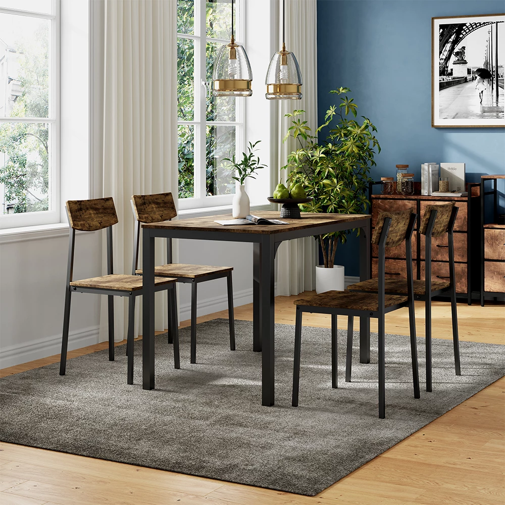 Eettafel set in Zwart/eiken rustiek, getoond in een sfeervolle omgeving met decoratie