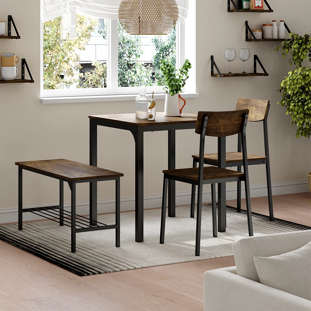 Eettafelset in Zwart/eiken rustiek, getoond in een sfeervolle omgeving met decoratie