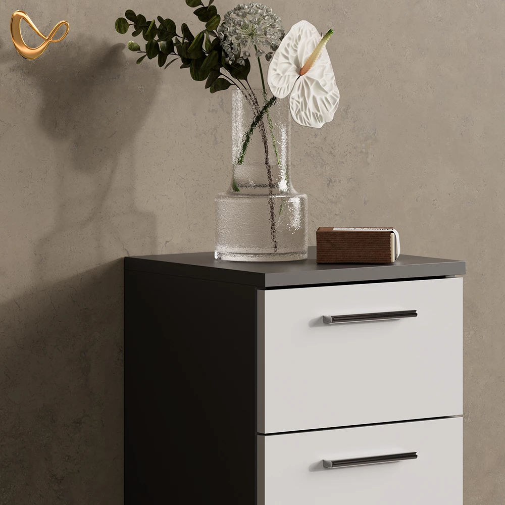 Nahaufnahme von Badmöbel-Set in Weiß/Anthrazit, zeigt Design- und Oberflächendetails