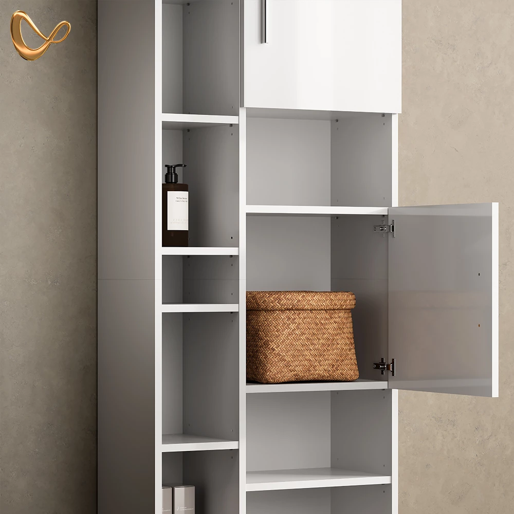 Nahaufnahme von Badmöbel-Set in Weiß Hochglanz, zeigt Design- und Oberflächendetails