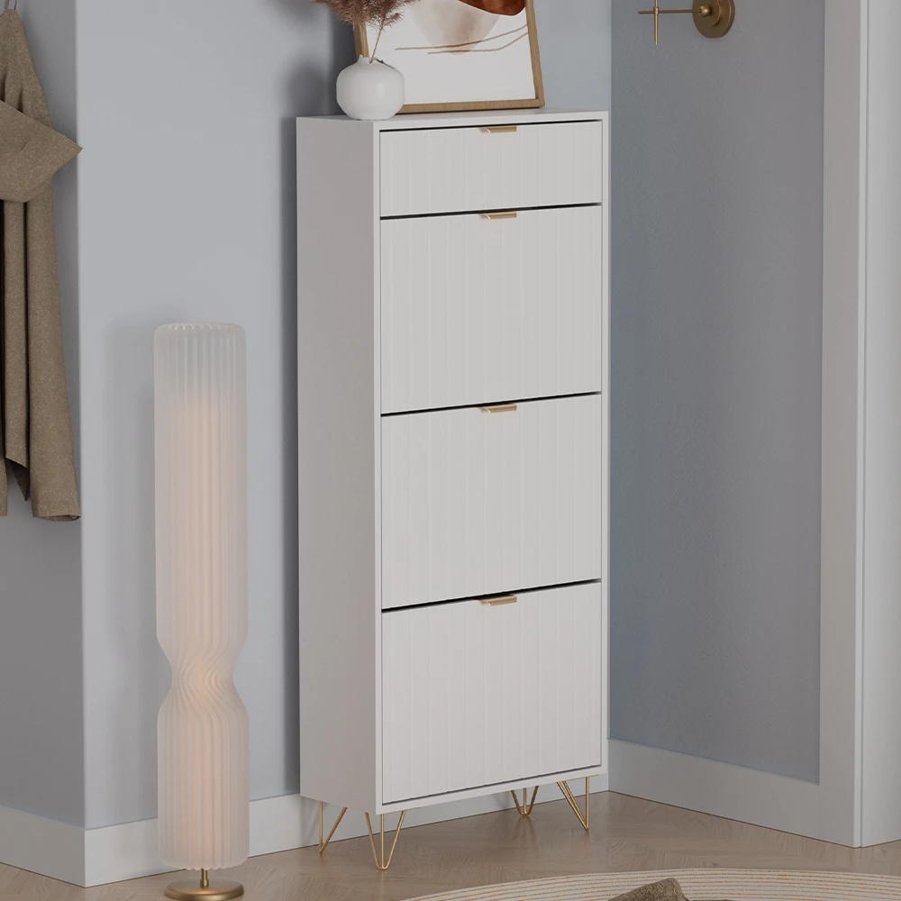 Schuhschrank in Weiß auf weißem Hintergrund
