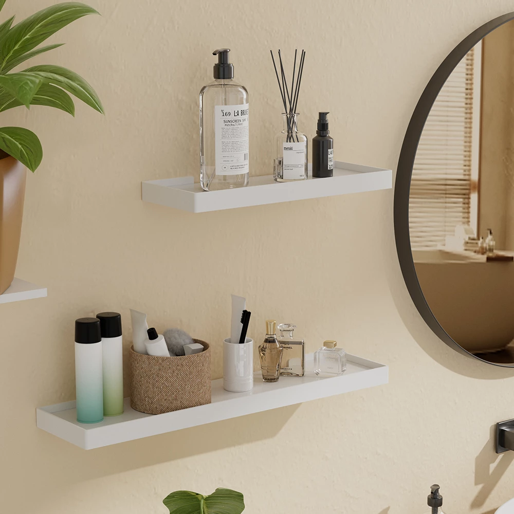 Wandregal in Weiß auf weißem Hintergrund