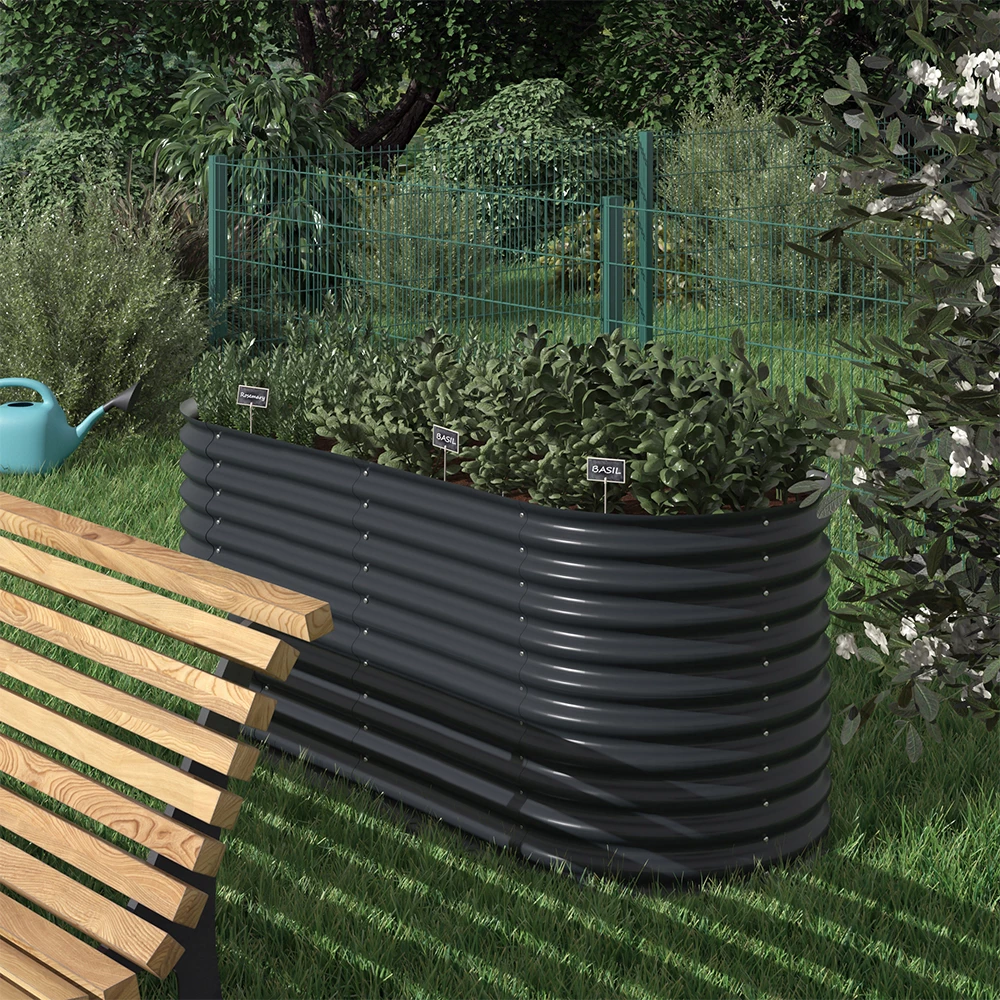 Hochbeet in Anthrazit, dargestellt im Ambiente mit Dekoration