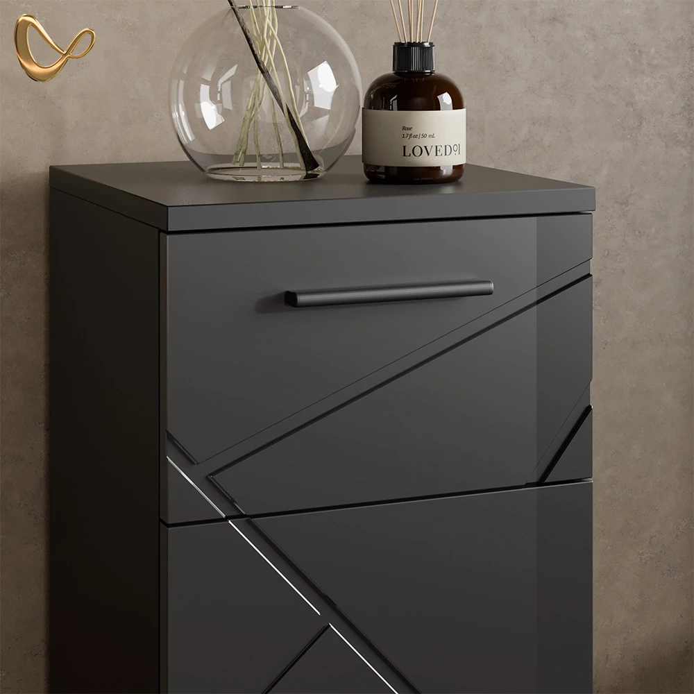 Nahaufnahme von Badmöbel-Set in Anthrazit Hochglanz, zeigt Design- und Oberflächendetails