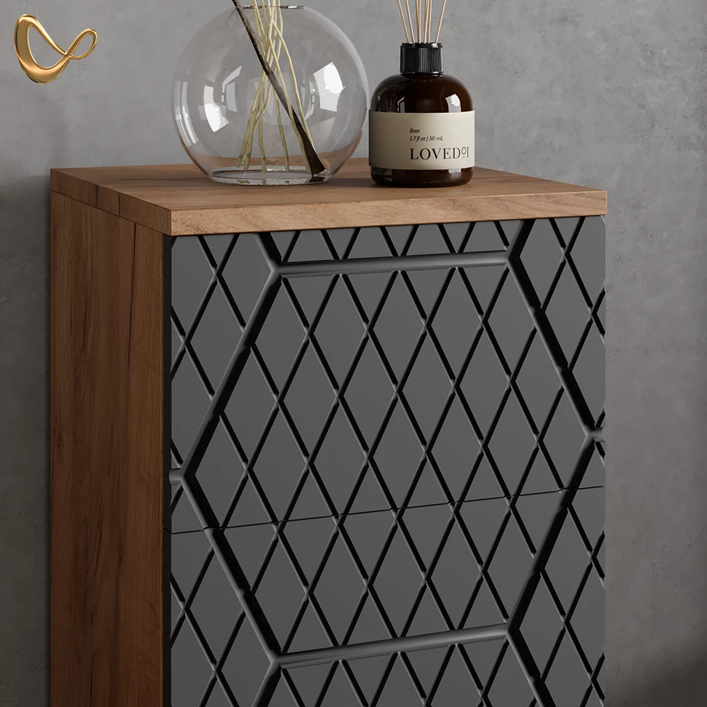 Nahaufnahme von Badmöbel-Set in Anthrazit gestreift, zeigt Design- und Oberflächendetails