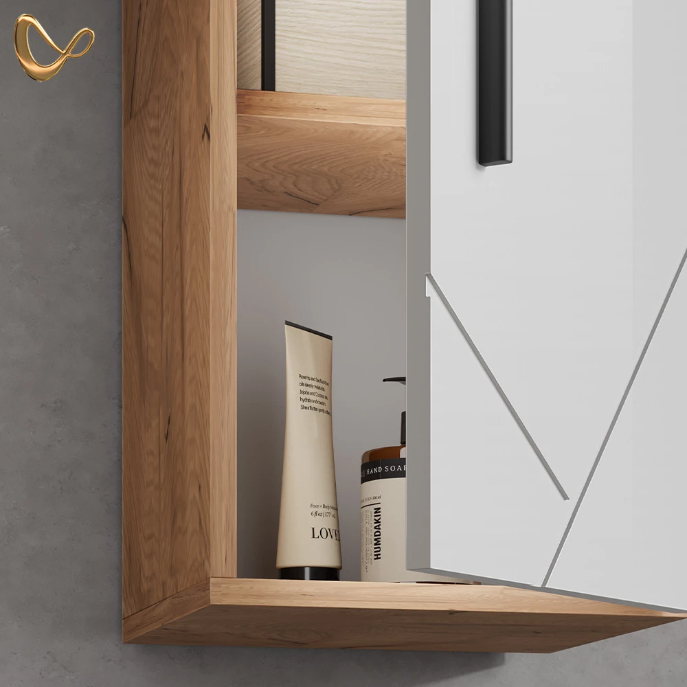 Nahaufnahme von Badschrank in Weiß Hochglanz/Goldkraft Eiche, zeigt Design- und Oberflächendetails