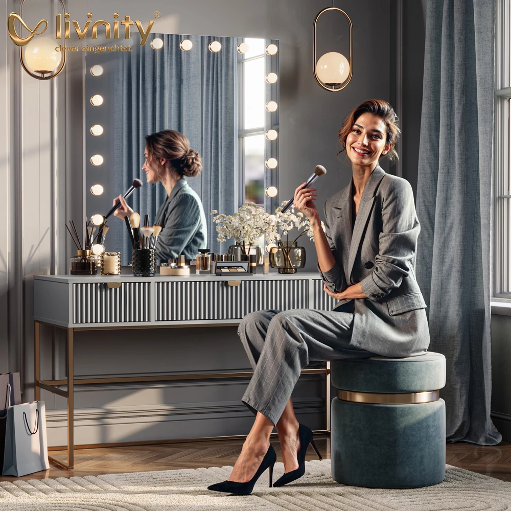 Schminktisch in Cashmere, dargestellt im Ambiente mit Dekoration