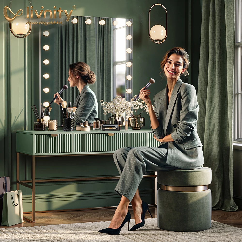 Schminktisch in Weiß, dargestellt im Ambiente mit Dekoration