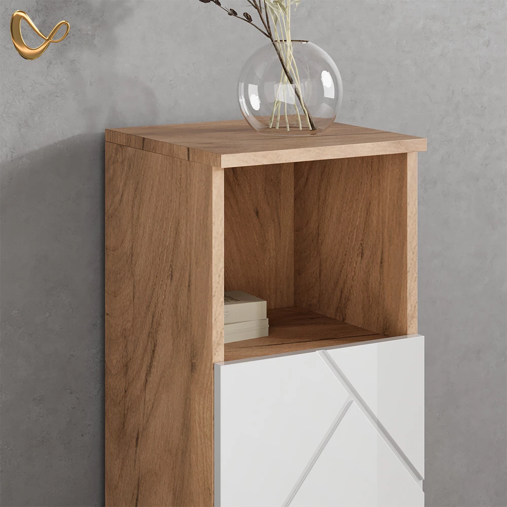 Nahaufnahme von Badmöbel-Set in Weiß Hochglanz/Goldkraft Eiche, zeigt Design- und Oberflächendetails