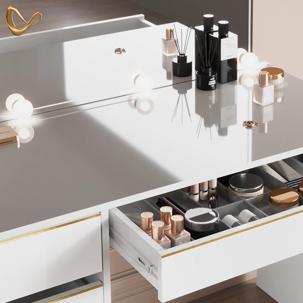 Nahaufnahme von Schminktisch in Weiß/Gold, zeigt Design- und Oberflächendetails