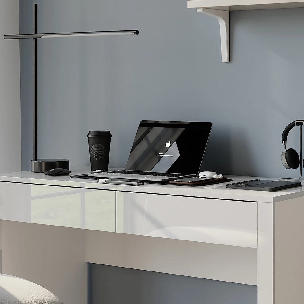 Nahaufnahme von Schreibtisch in Weiß Hochglanz/Weiß, zeigt Textur/Details